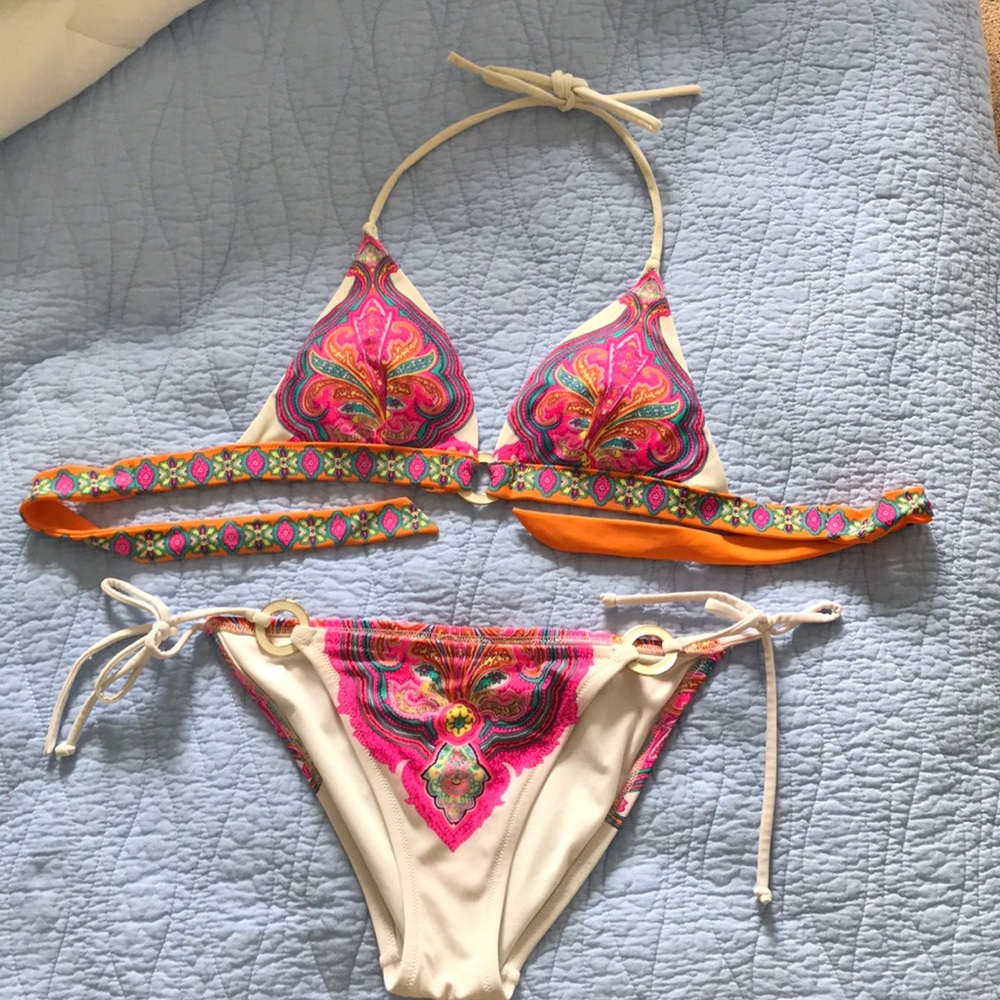 VS string bikini